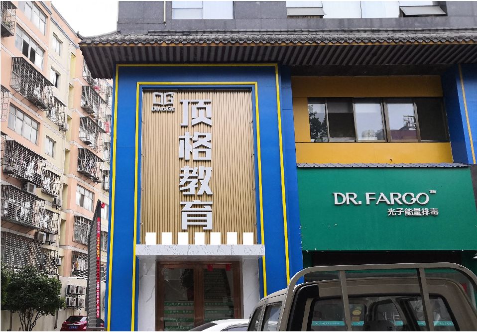 方城门头设计要符合门店特色。